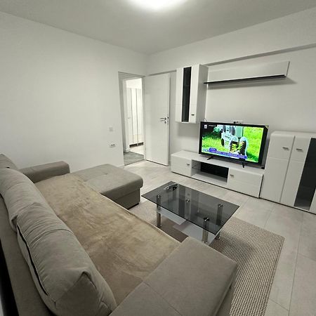 Apartament Ultra Central 3 Apartment Хунедоара Екстериор снимка