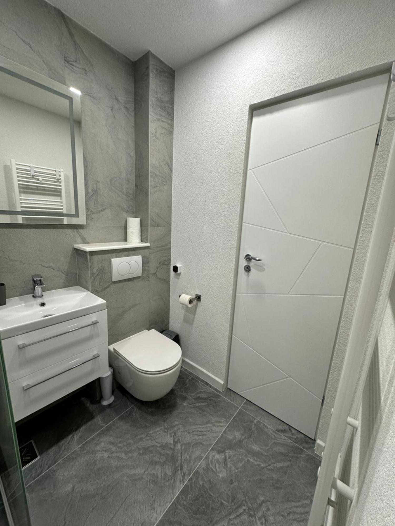 Apartament Ultra Central 3 Apartment Хунедоара Екстериор снимка